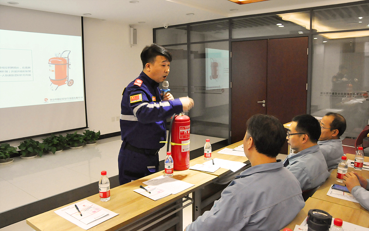 深圳展臺搭建公司培訓員工提高安全意識 深圳展臺搭建公司培訓員工提高安全意識