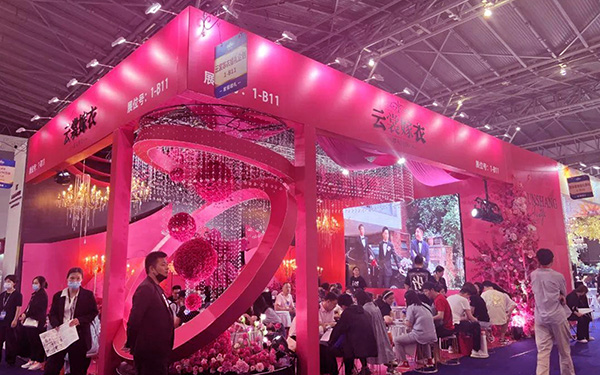 在選擇香港展臺搭建商時，應該注意哪些合同細節？